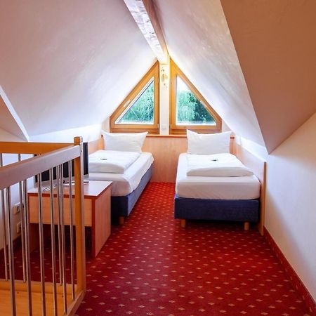Landgasthof 'Zur Quelle' Wachtersbach Экстерьер фото