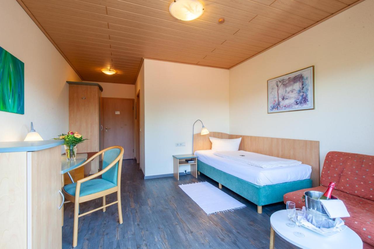 Landgasthof 'Zur Quelle' Wachtersbach Экстерьер фото